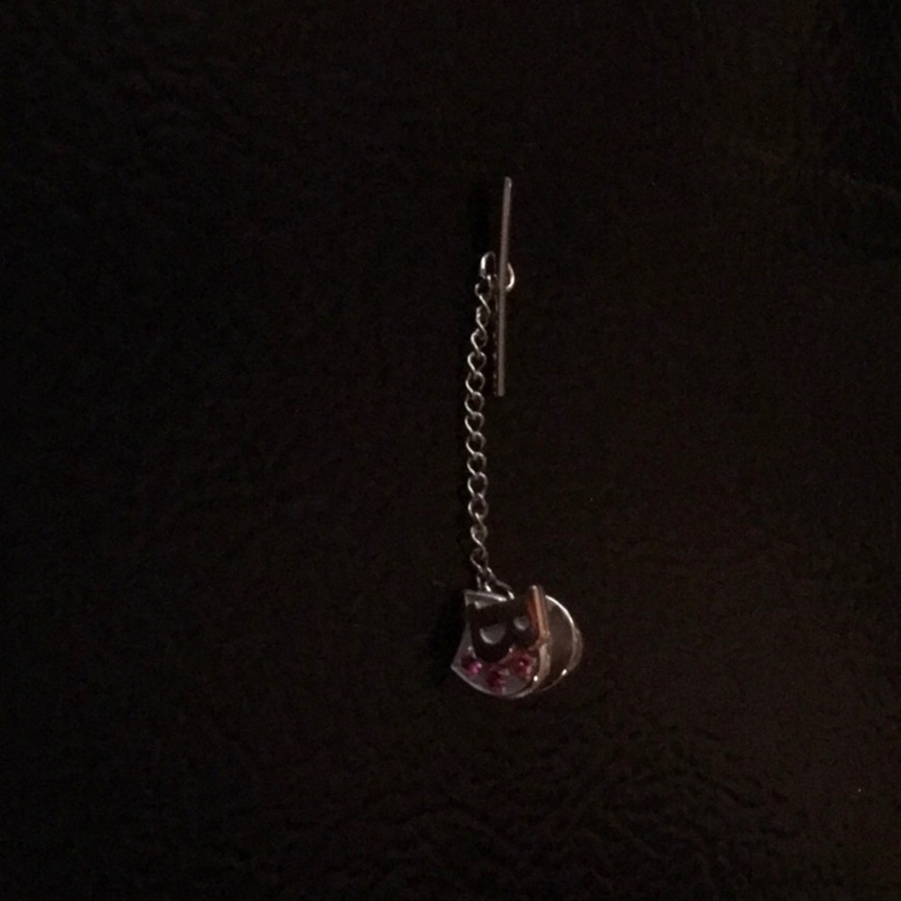Tie tac B initial . 3 red stones